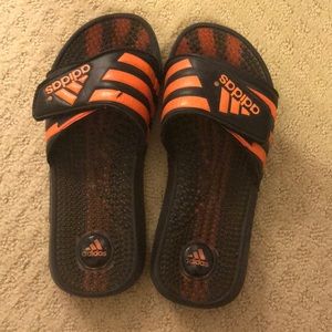 adidas Shoes - preloved super comfy adidas slides adidas Shoes - preloved super comfy adidas slides